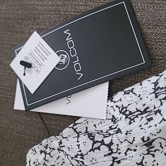 Volcom Bae Bae tube tank - Picture 5 of 6